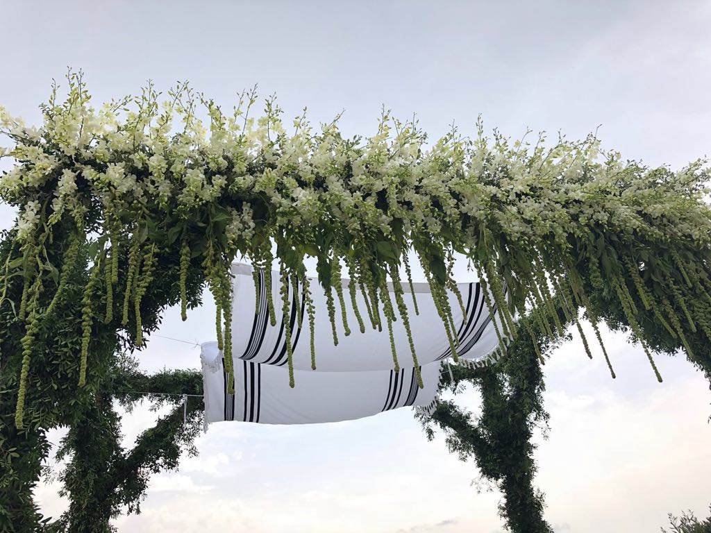 ibiza flowers wedding bouquet hanging
