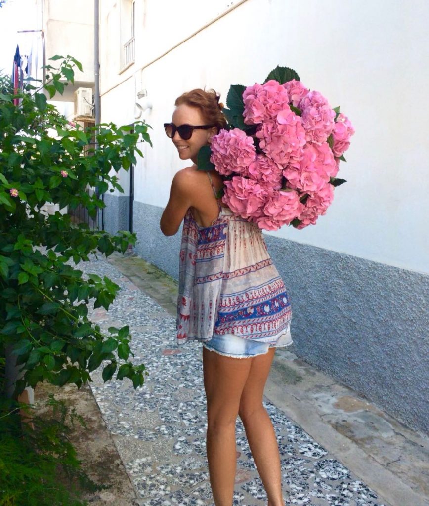 ibiza-flowers-beatrice-walking